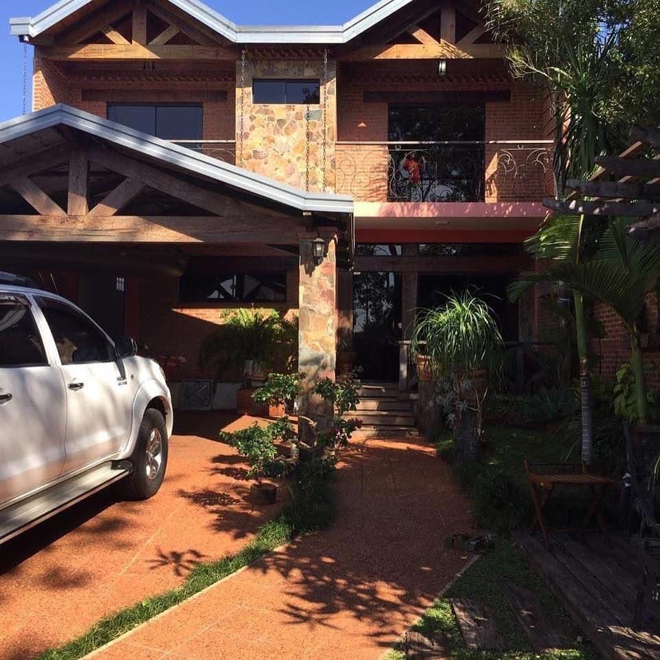 Casa en Venta 400 m² | 3 Dormitorios, 3 Baños, Quincho y Vista al Río - USD 220.000 — Casa en Encarnación, La paz